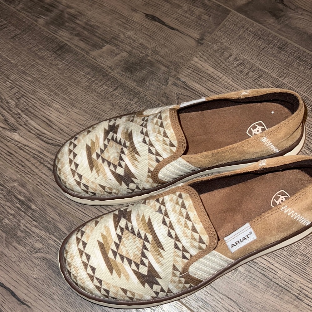 size 5 Ariats